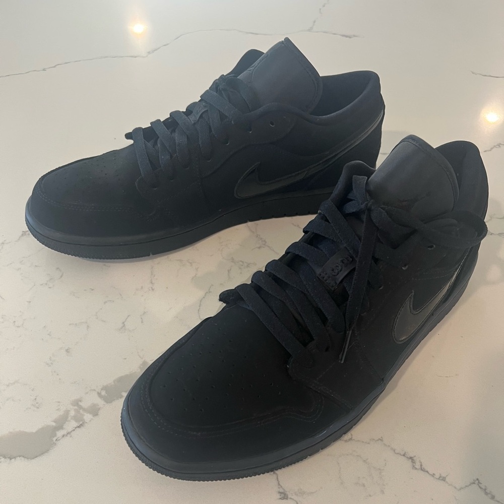 Nike Men's Black Sneakers